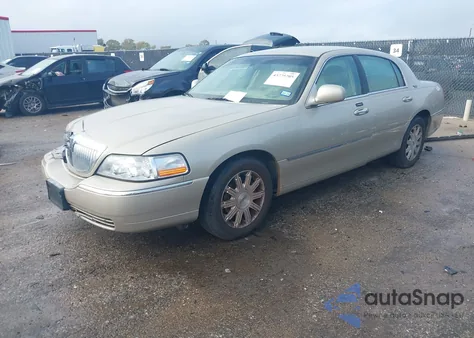 2010 Lincoln Town Car Signature Limited from USA, damaged, VIN 2LNBL8CVXAX751711